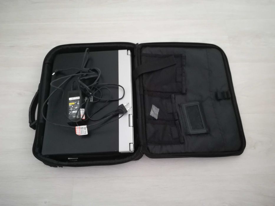 Portátil avariado com mala/pasta