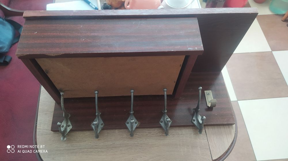 Продаю настенную вешалку