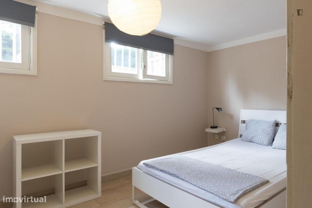 Quarto - localizado em Paranhos Porto