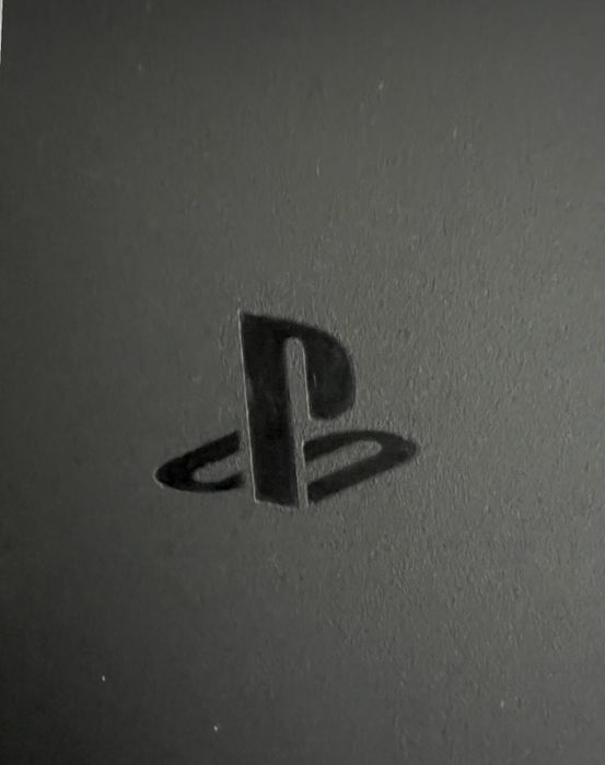 PS4 Slim у відмінному стані — готова до гри