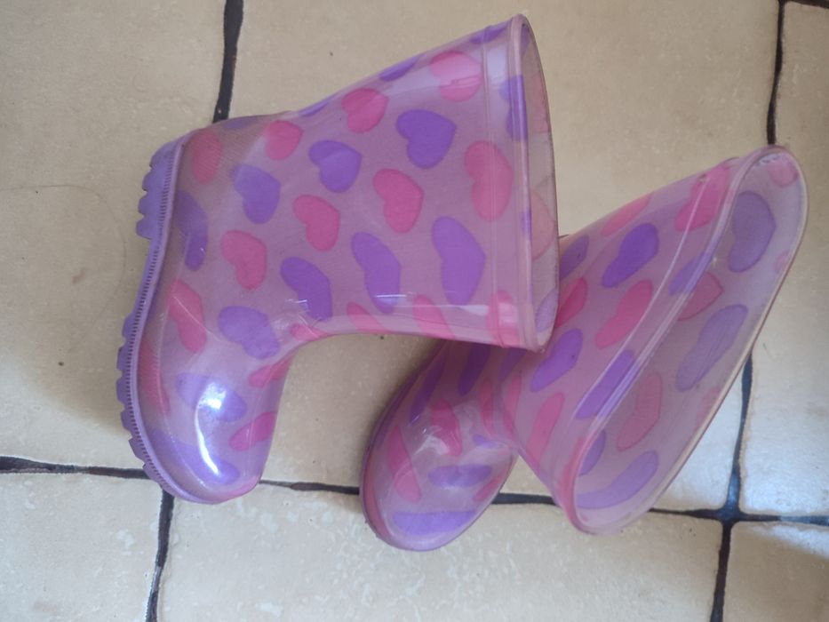 Взуття, гумаки, чоботи, туфлі, кеди, босоніжки