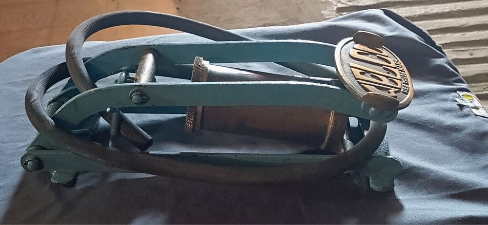 Máquina Antiga de enchimento de peneus