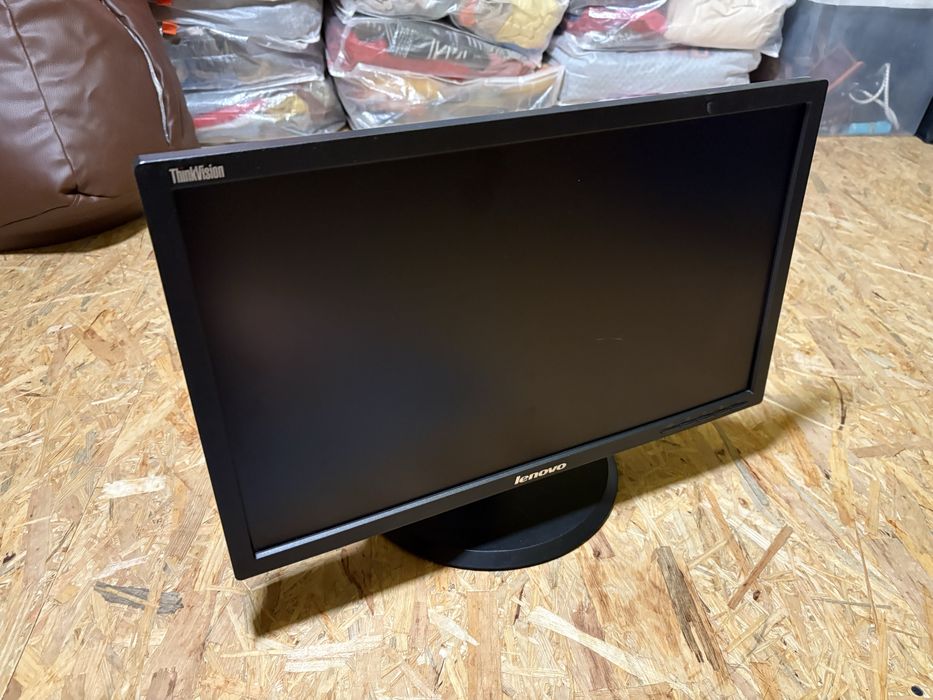 Monitor Lenovo LCD 24 cale