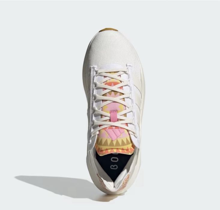 Жіночі кросівки Adidas Avryn X