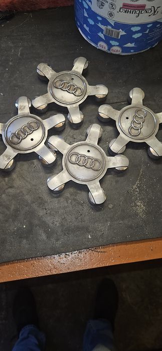 Продам заглушки ковпачки на легкосплавні диски ауді. Оригінал