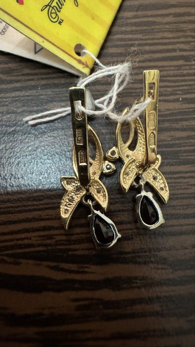 Золотые серьги с натуральными бриллиантами  и сапфиром (С9170)