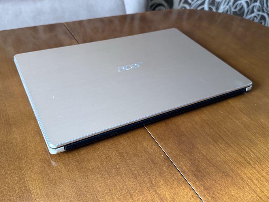 Ноутбук 15.6" Acer Swift 3 на Intel i7-8550U с 8ОЗУ/256SSD/FullHD/RoseGold