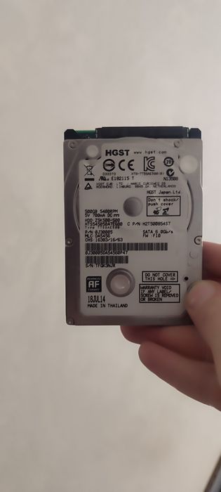 Два жорстких диска від ноутбука HGST 1тб і 500 гіг