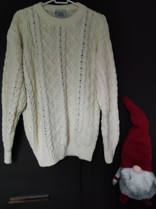 Sweter z grubym wzorem warkocz