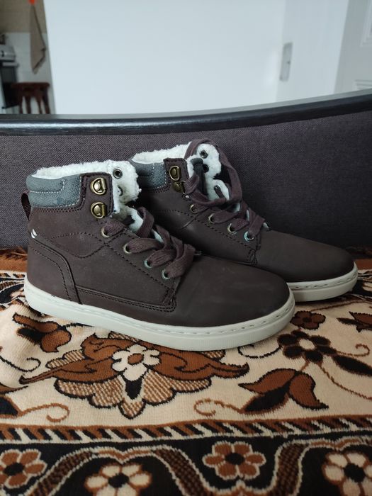 Продаю черевички, ботинки, кросовки