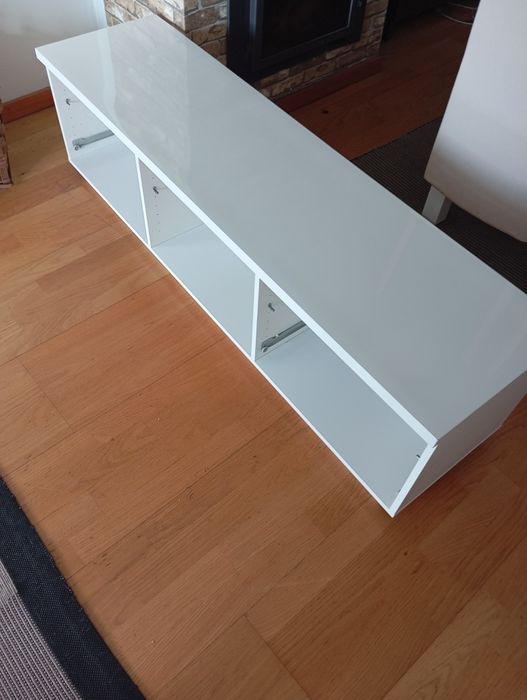 Móvel de TV branco lacado