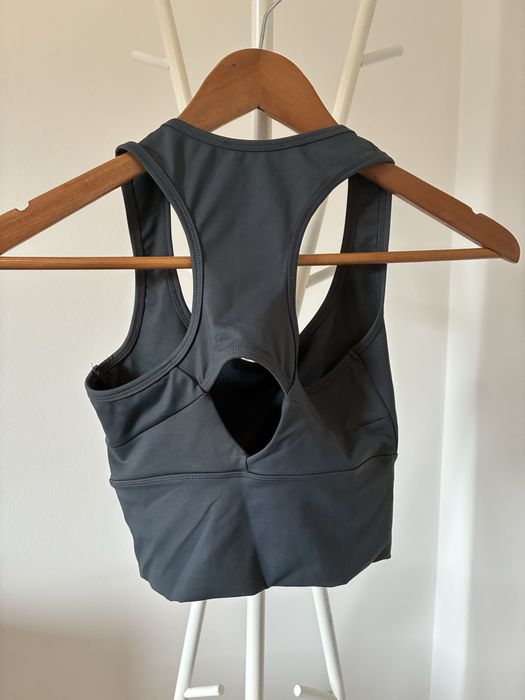 Top cinzento para ginasio