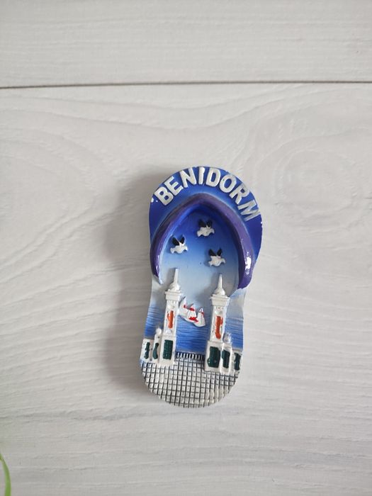 Magnes na lodówkę Hiszpania Benidorm niebieski nowy klapek japonek