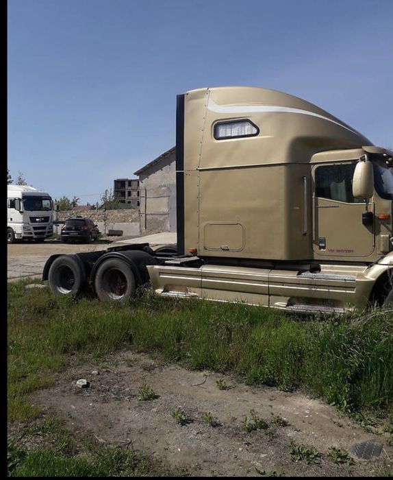 Продам тягач International