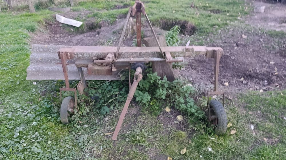Трактор сороківка зі всім 2200 $ є ще додатки окрім тих що на фото