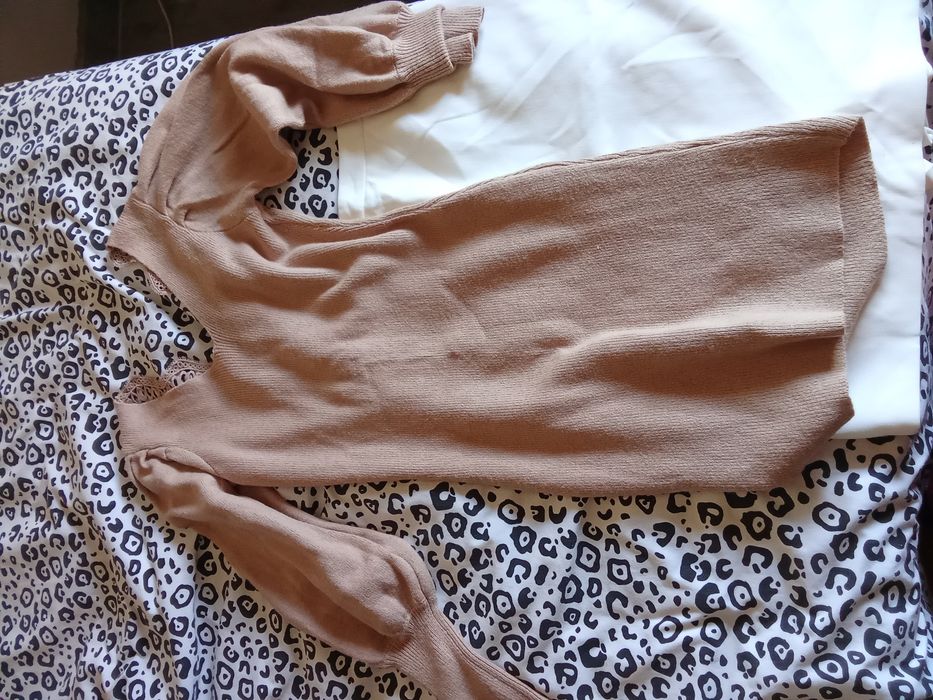 Camisola malha com detalhe em crochê nas costas NOVA