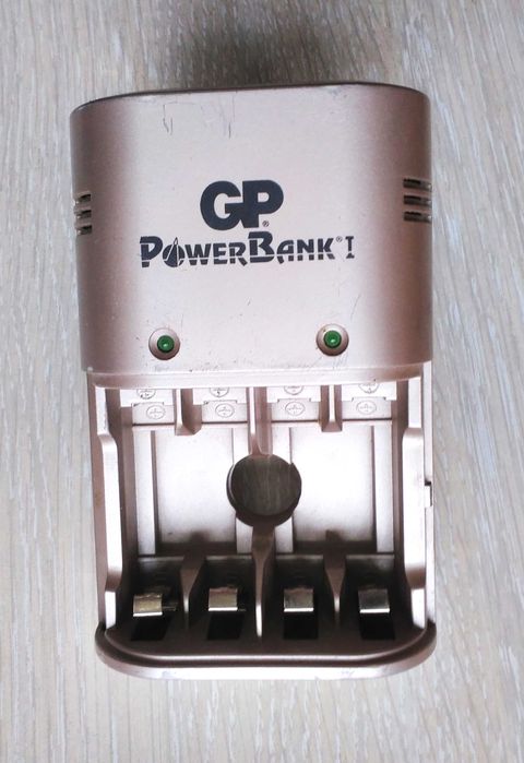 Зарядное устройство для батарей АА / ААА GP PowerBank GPKB01GS