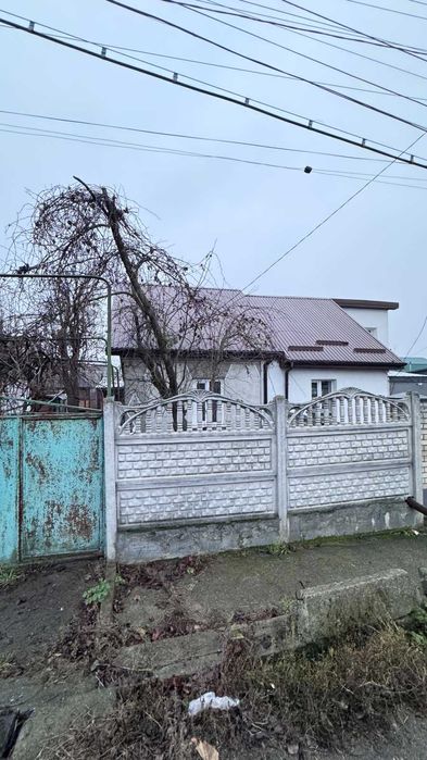 Продається хороша 1/2 частина будинку в районі Мар’янівки.