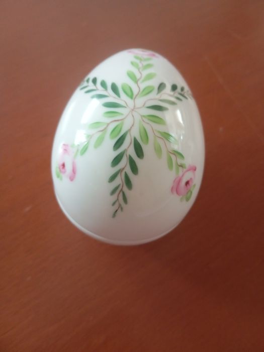 Caixa em porcelana da Vista Alegre - Pintada a  Mão