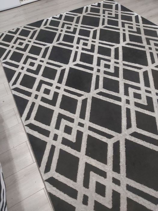 Dywan czarno-szary 200cm×290cm.