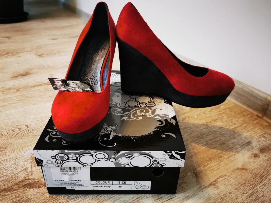 Buty na koturnie rozm. 38