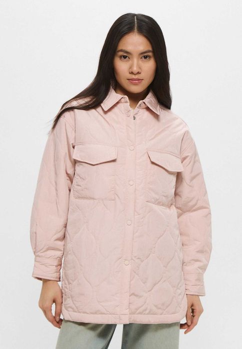 Світло-рожева демісезонна стьобана куртка сорочка для дівчат оверсайз