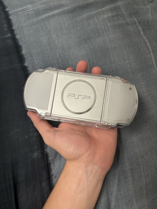 PSP-3000 Mystic Silver (desbloqueada)