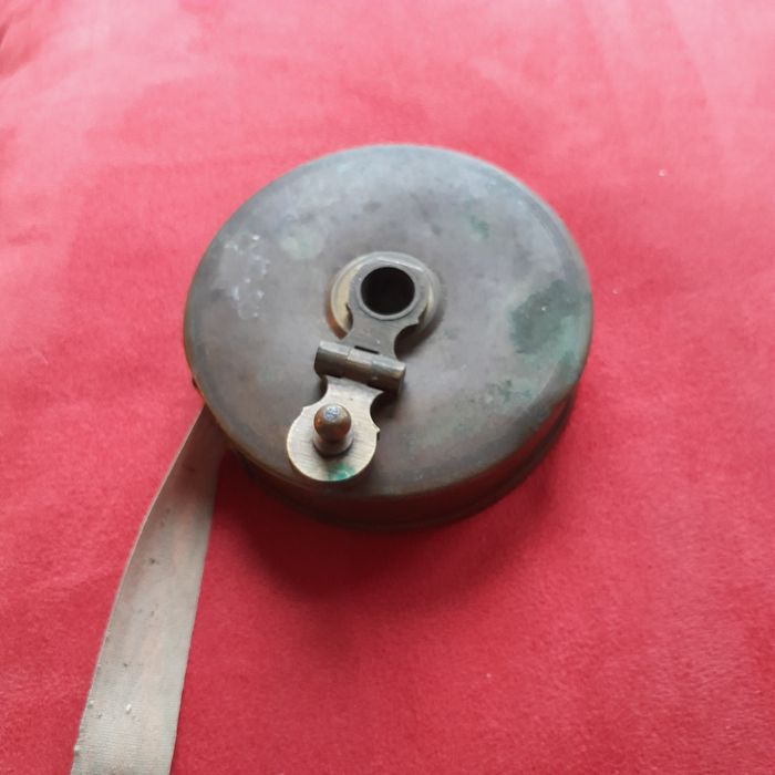 Bardzo stara mosiężna taśma miernicza, miara, metr