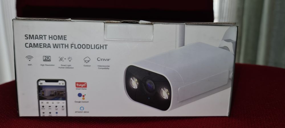 Camera de video vigilância Wi-Fi Tuya APP
