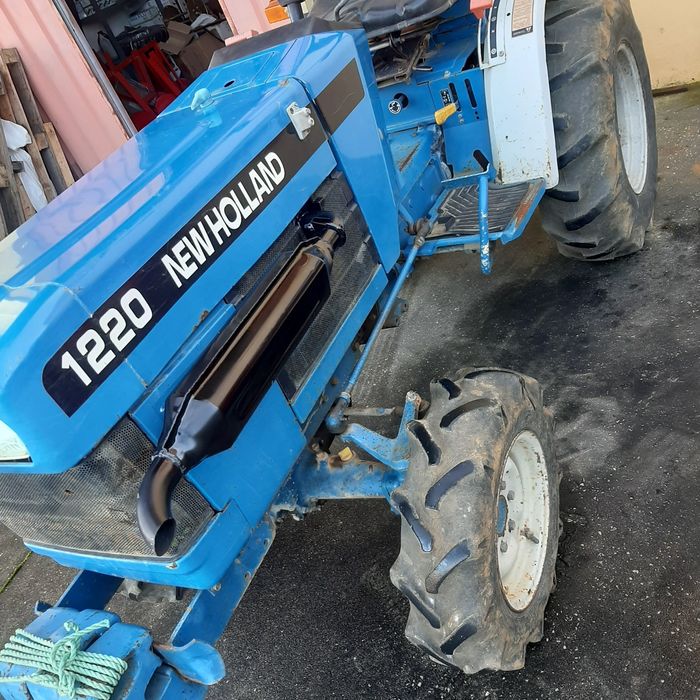Tractor  usado  New Holland 1220 4 RM .