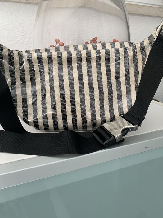 Pack de Bolsa de Cintura Parfois e luvas de pele