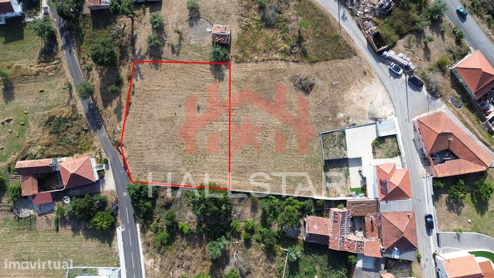 Construction Land / Area of 1,302 m² / Colmeias
