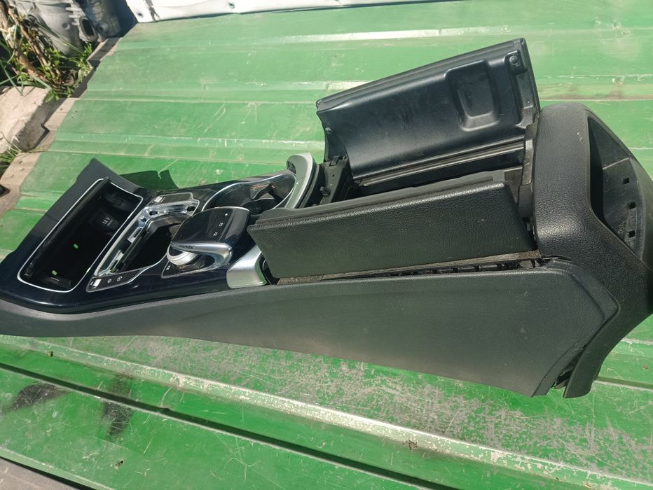 Консоль в сборі w205