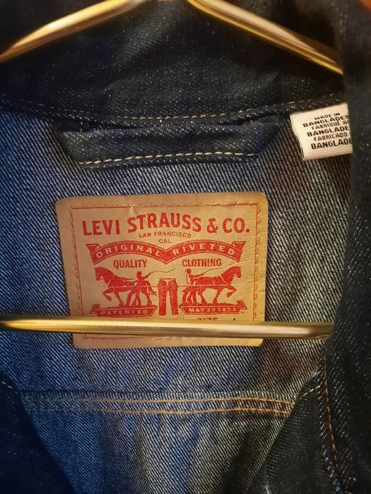 Продам джинсовый пиджак Levi's