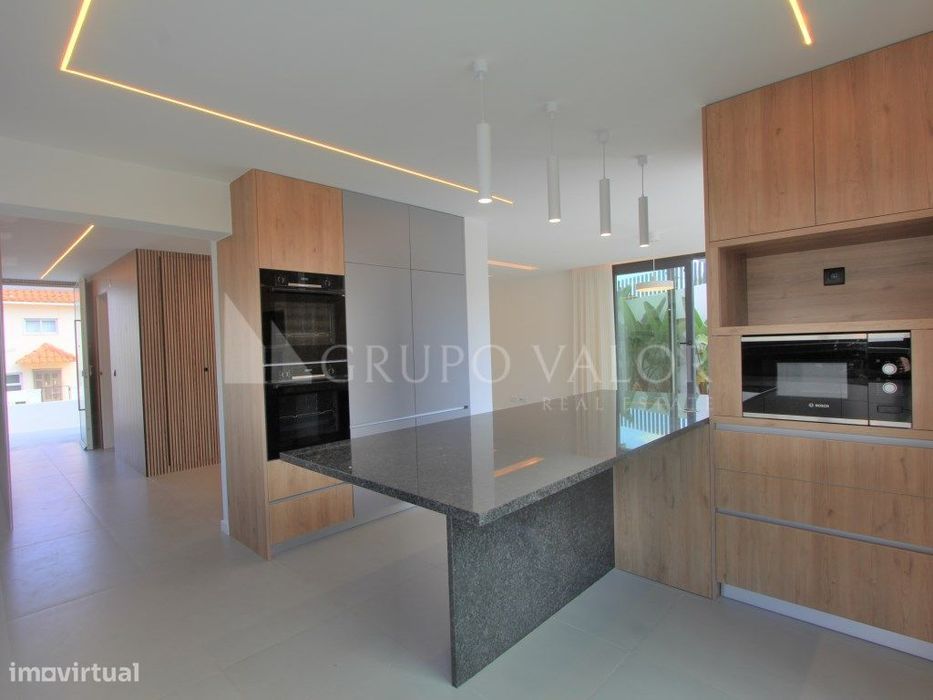 Moradia T4 com Piscina - Funchalinho