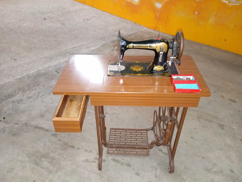 Máquinas costura Singer e Naumann