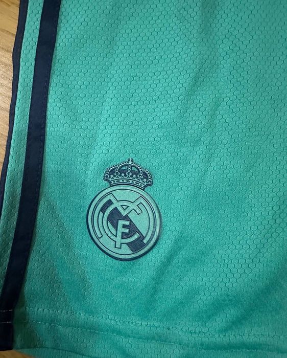 Бірюзові футбольні шорти Adidas Real Madrid на 12-15 років