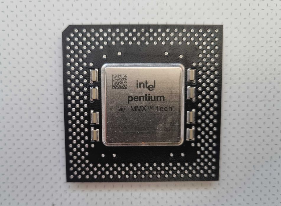 Vintage Processor - Intel Pentium MMX 166Mhz - 1992/9564584993297154121