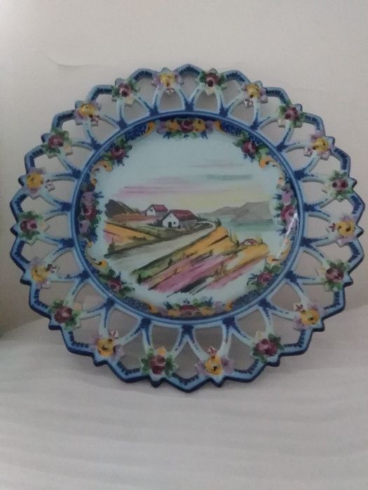 Prato decorativo em faiança (Pedro's Alcobaça)