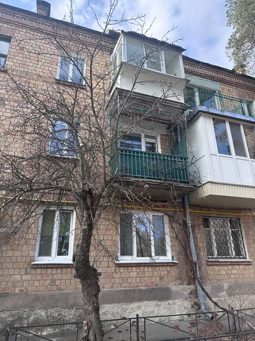 Двокімнатна квартира з ремонтом в спальному районі Києва