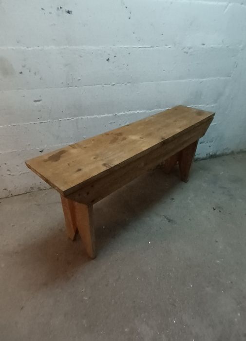 Mesa de pipo com oferta de 2 bancos