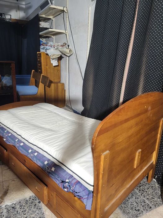 Cama individual em madeira macissa