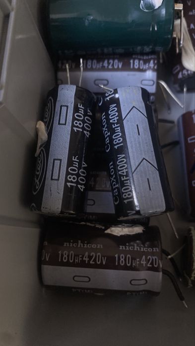 Kondensator elektrolityczny 180 uF 180uF kondensatory nichicon