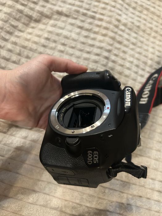 Фотоапарат Canon EOS 600D + портретний обʼєктив
