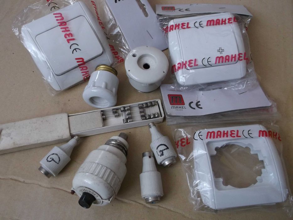 Wyłączniki oświetleniowe, skrzynka rozdzielcza, bezpieczniki topikowe