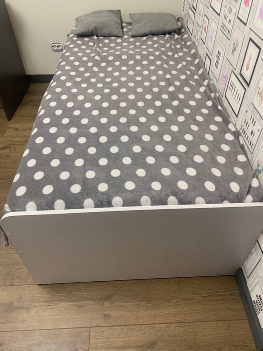 Продам ліжко  з матрасом