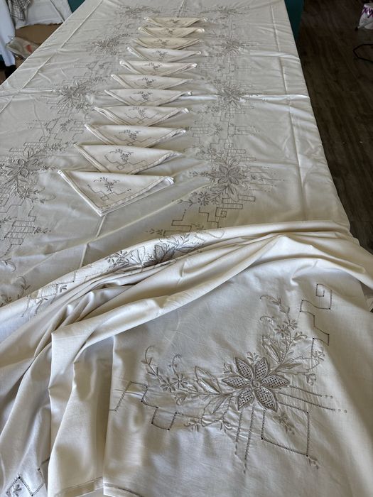 Toalha de mesa bordada à mão 295x173 e 12 guardanapos
