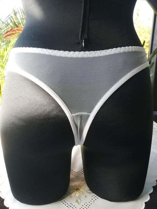 Stringi biale S,M,L (56)