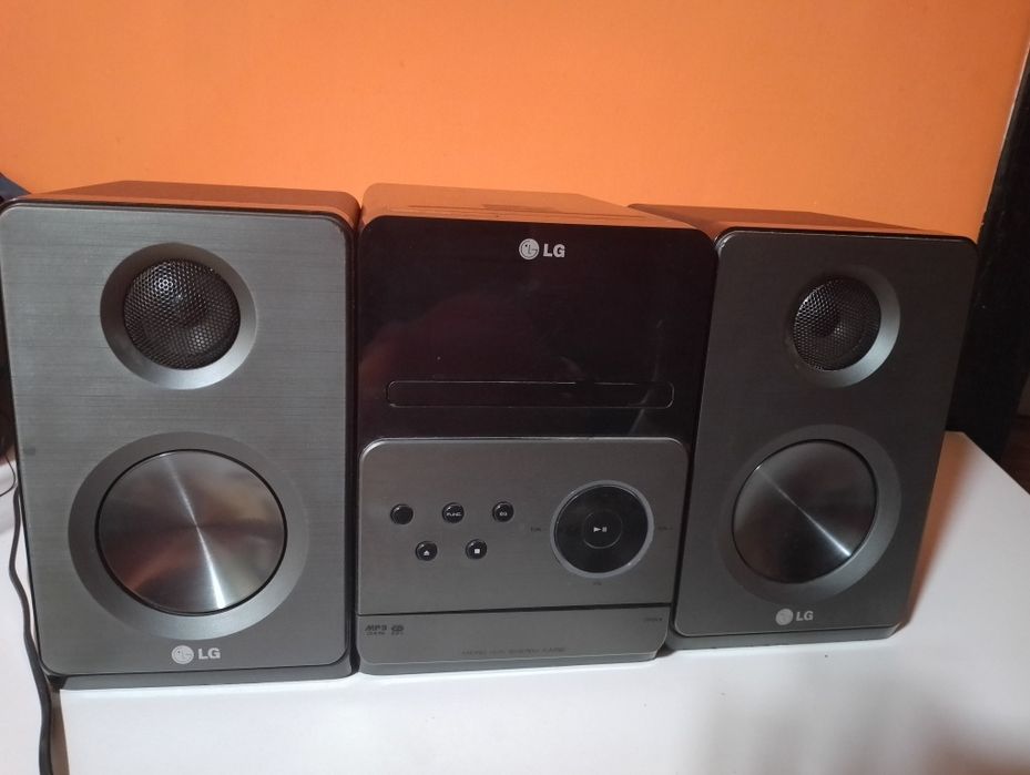 Wieża  LG opis jak na zdjęciach.