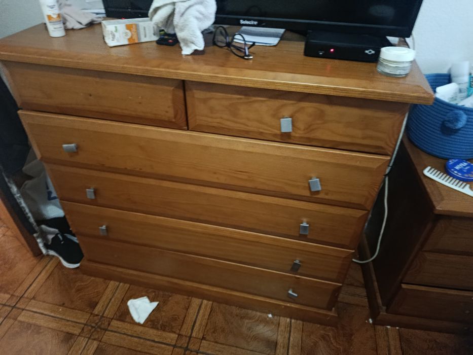 vendo cama  com colchao cómoda e mesas de cabeceira